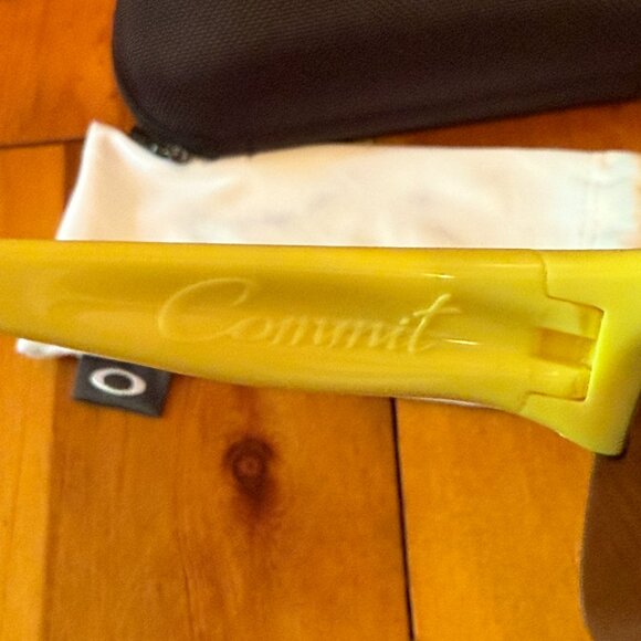 Oakley Yellow and Black Sunglasses - Picture 9 of 11